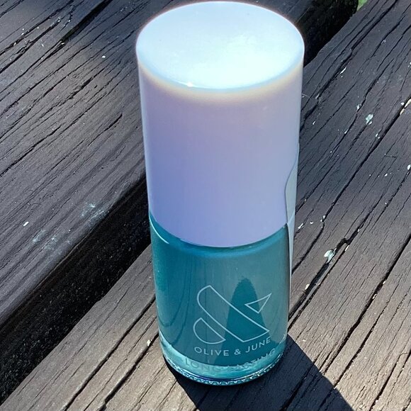 Olive & June Nail Polish Long Lasting Teal Green Manicure Pedicure - Picture 3 of 4